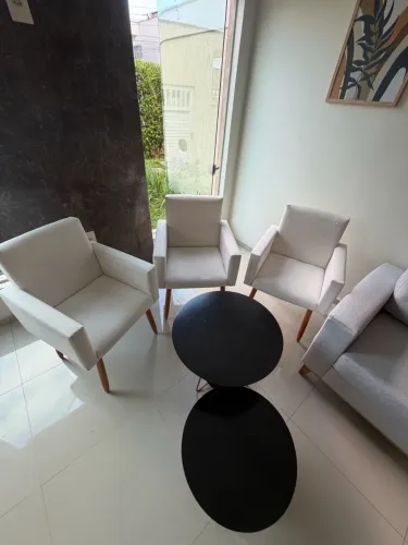 3 Poltronas decorativas tecido Linho + mesinhas de centro
