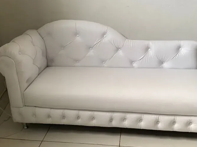 Divã Capitonê branco