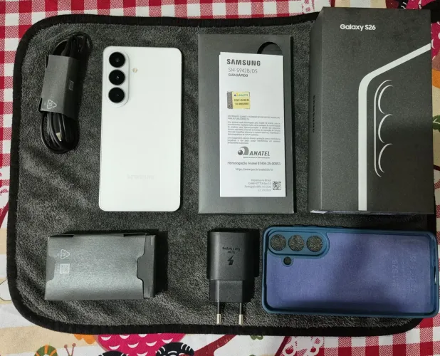 Galaxy S26 - Branco - 12 GB RAM 256 G- NEGOCIÁVEL* Novo*