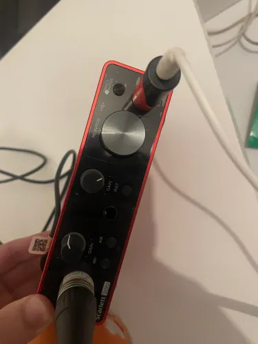 Interface de áudio novinha focusrite scarlet solo 3 geração