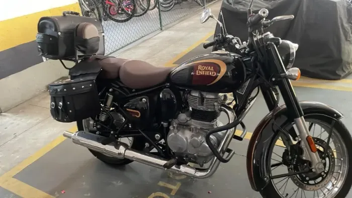 Royal Enfield Classic 350 2023/23 Preta | 6.100km | Bau + Alforges