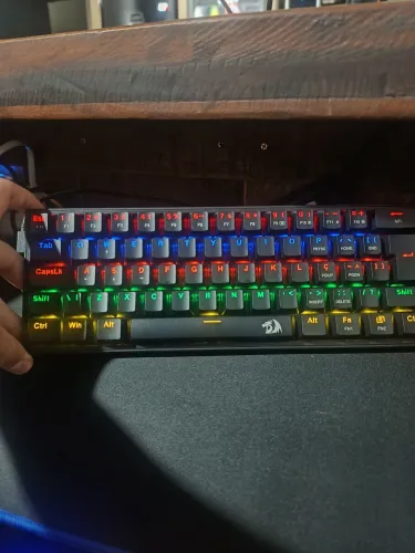 TECLADO GAMER IMPECÁVEL 