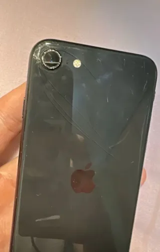 Iphone se 2 64gb com detalhes 