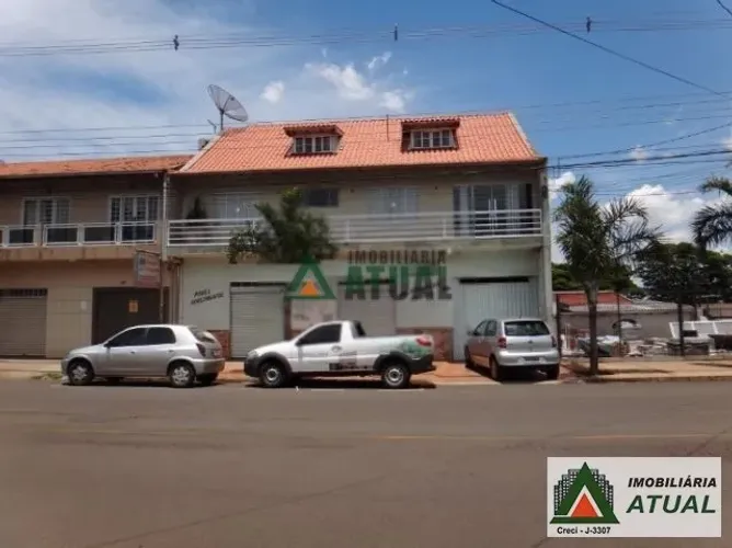 Sobrado com comercio de 390m².