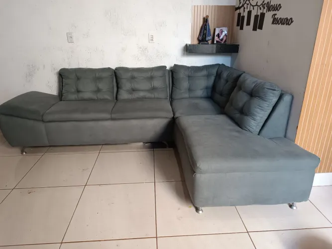 Vendo Sofá novinho, estou vendo porque querendo comprar uma mesa de madeira