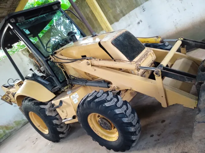 Retroescavadeira New Holland Lb90 ( venda ou troca)