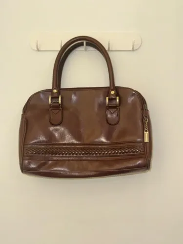 Bolsa marrom com divisória