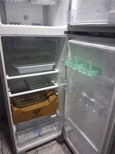 Geladeira Electrolux Frost Free 371L Turbo Congelamento Duplex Cor Inox