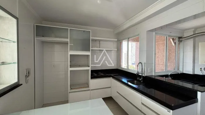 APARTAMENTO DE 2 DORMITÓRIOS COM SUÍTE E SEMI MOBILIADO