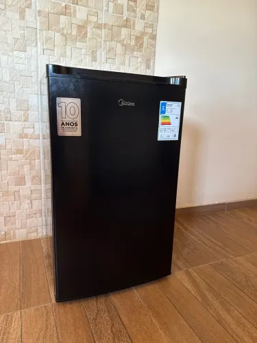 Frigobar Midea Black Edition Inverter (capacidade de 93 Litros ou 124 Litros.