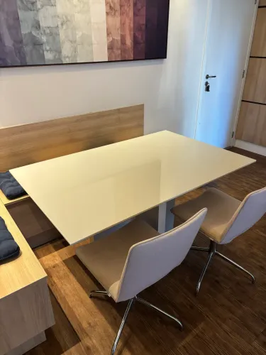 MESA DE JANTAR 1,40 x 0,90 m - DESIGN MODERNO - EXCELENTE ESTADO