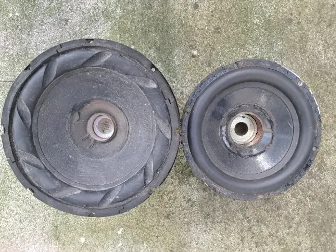 dois subwoofer de 12 e 10 polegadas
