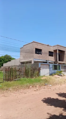 Vende-se uma casa