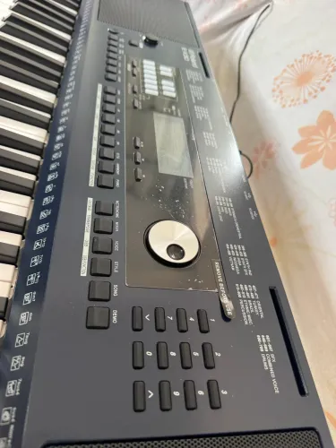 Teclado arranjador Roland E-X30 (capa e estante inclusos)
