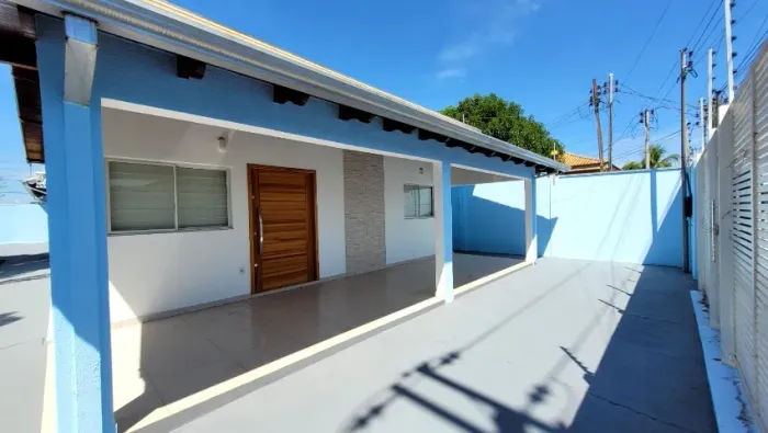 Casa em Várzea Grande, 3 suítes, placa solar, piscina, cerca elétrica 