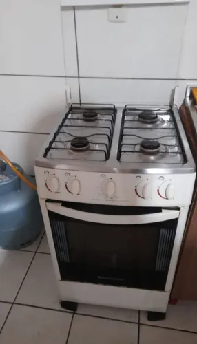 Vende- se fogão 4 bocas