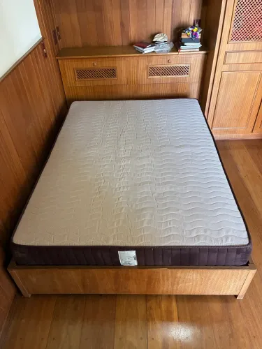 Cama de casal c/ gaveta e 1 colchão