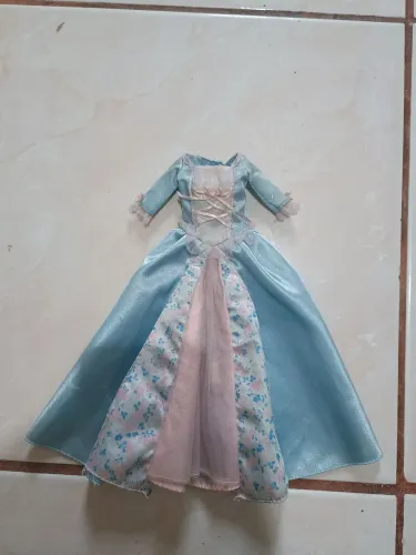 Vestido Erika Barbie Princesa e a Plebeia