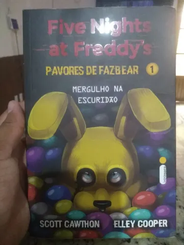 Livro Five Nigths at Freddy's ( Pavores de Fazbear vol 1)