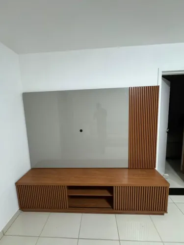 Rack e painel frisado para tv até 75 polegadas