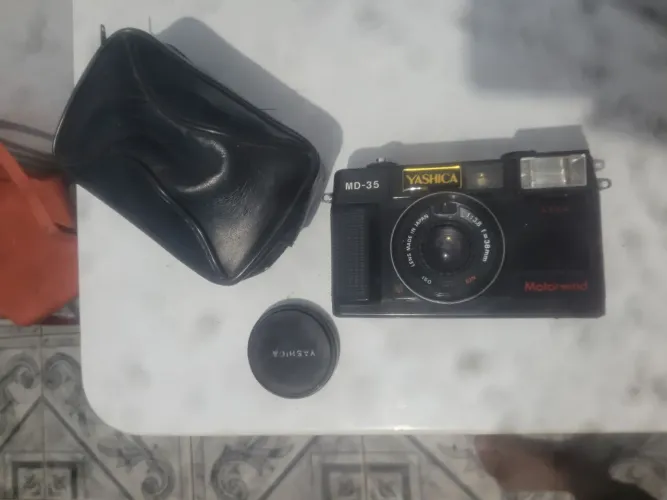 câmera fotográfica analógica vintage Yashica MD-35 (não testada)