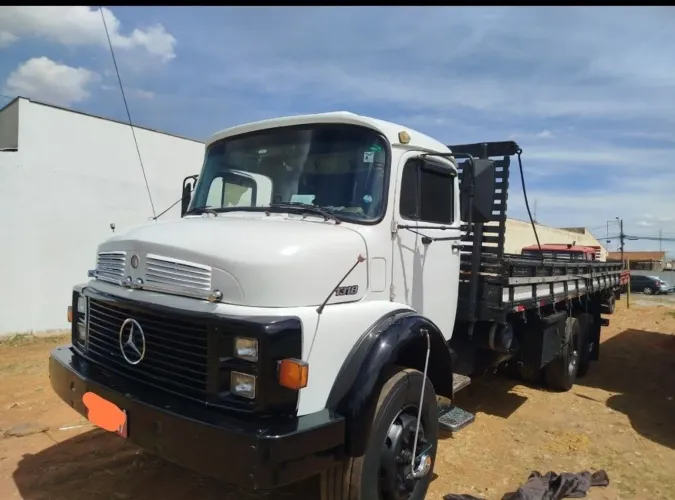 CAMINHAO MERCEDES BENS 1318 CARROCERIA