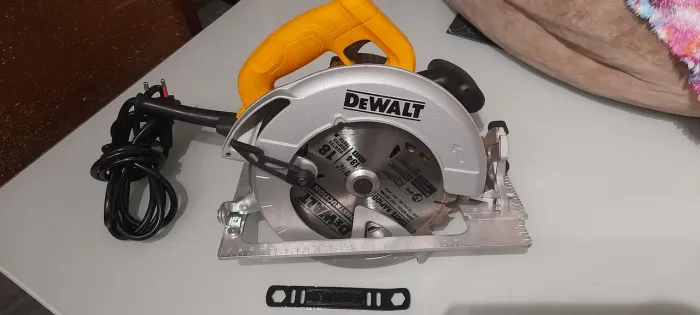 Serra circular DEWALT 