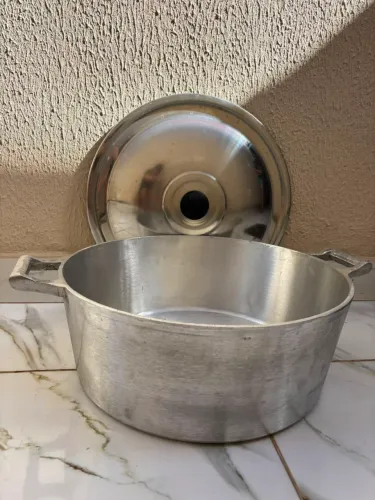 Vendo panela de alumínio n° 50