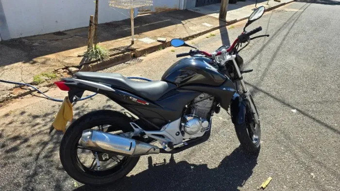 HONDA CB 300R Preta 