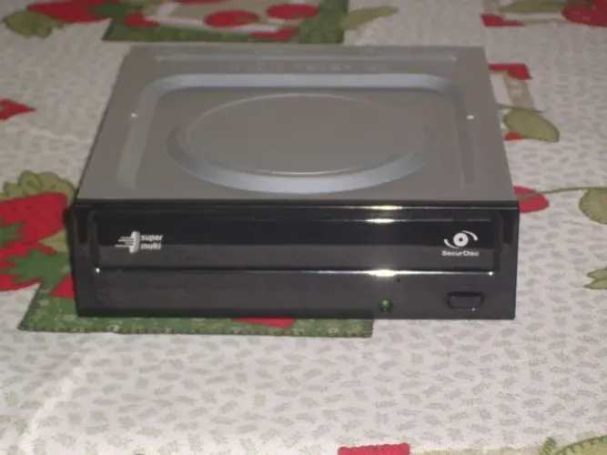 Gravador DVD SATA Dual Layer LG Super Multi Drive Preto