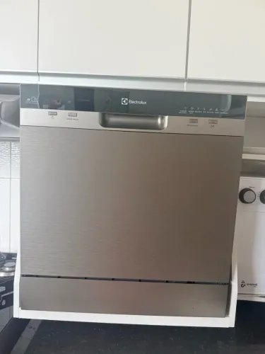 Lava-louças Electrolux 8 serviços. Seminova, em ótimo estado!