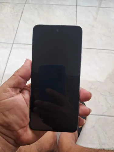 Vende se um celular semi novo  quem tiver interesse é só ligar no número *   