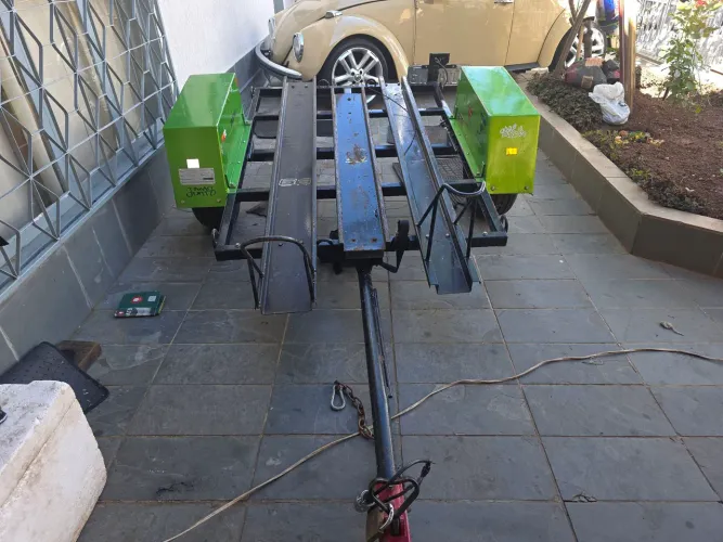 VENDIDO reboque p/MOTOS C. GUIA. PERFEITO ESTADO. Baixinha.  600kg. ATPV e CRLV disponi