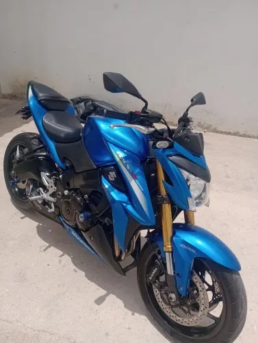 Vendo ou troco Suzuki gsx-s 1000 muito nova e sem detalhes