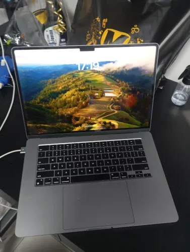 MacBook Apple modelo A2941