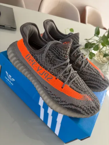 Tênis yezzy boost 