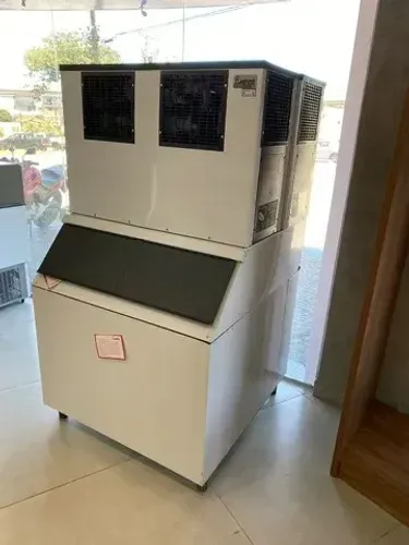 Maquina de Gelo Everest 300/250 Kg