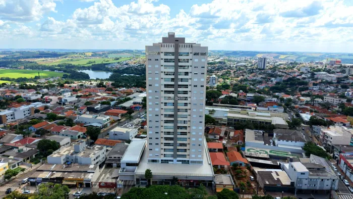 APARTAMENTO SEMIMOBILIADO DE ÓTIMO PADRÃO NO EDIFÍCIO MATISSE - CENTRO APUCARANA