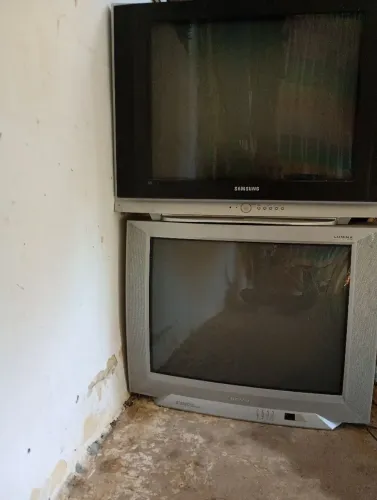 2 TV CRT com defeito vendo 20"