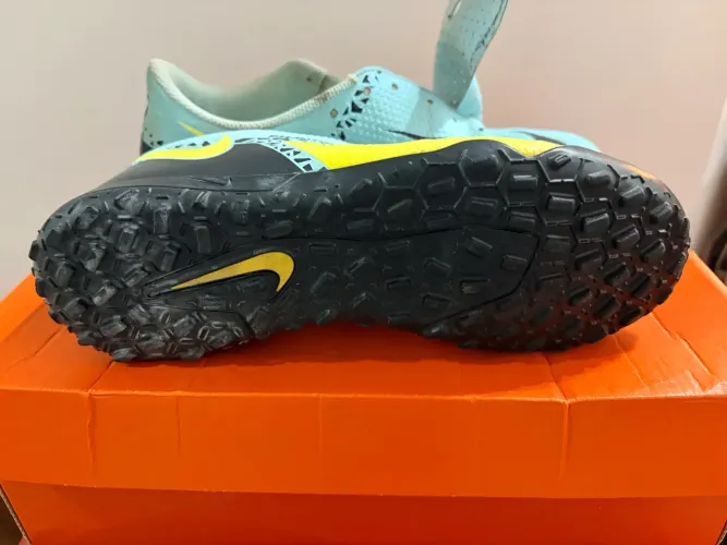 Chuteira Nike society