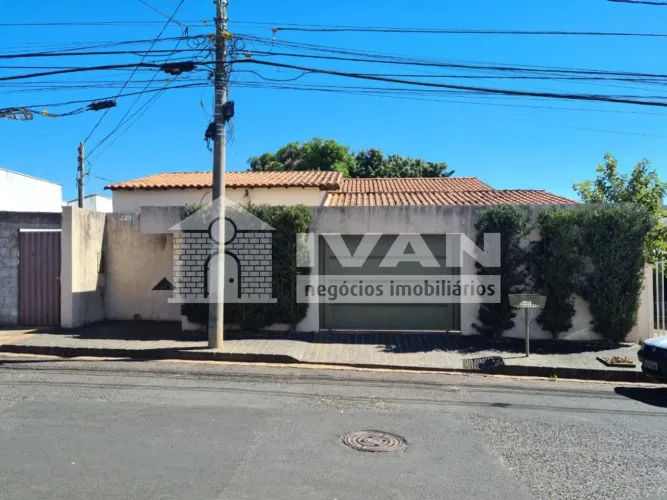 Casa à venda no Bairro Santa Mônica