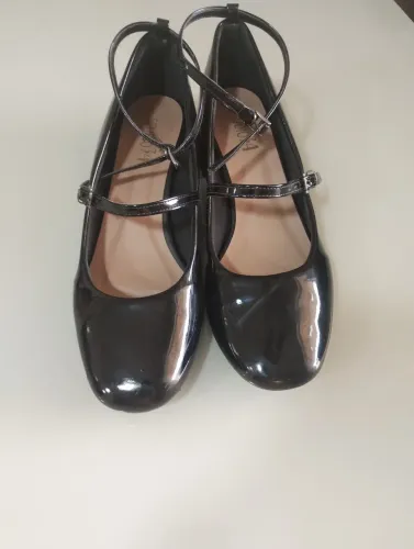 Sapato feminino Mary Jane de verniz