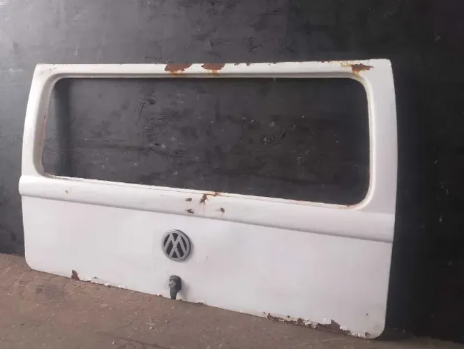 Tampa Traseira Volkswagen Kombi 1999/2014 (com detalhes)