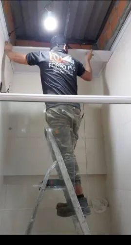 Instalação de forro PVC e Isopor