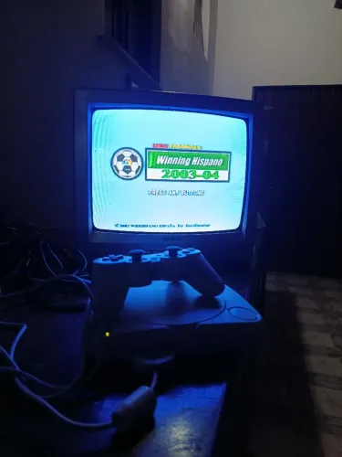 Playstation 1 conservado com vários jogos
