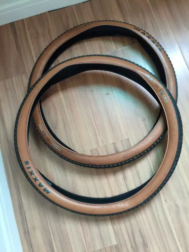 Pneus Maxxis Ikon faixa marrom 29x2.20 Exo Tr