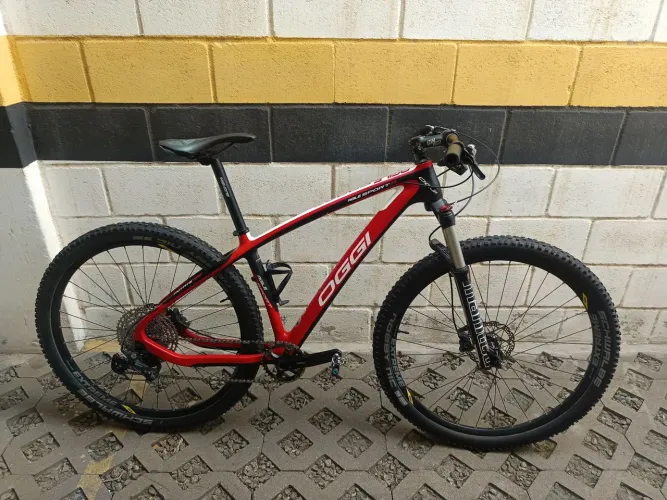 Bike Oggi Agile Sport / 11v Deore / Carbono