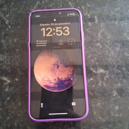 iPhone XS 256GB desbloqueado com 65% de bateria e poucas avarias