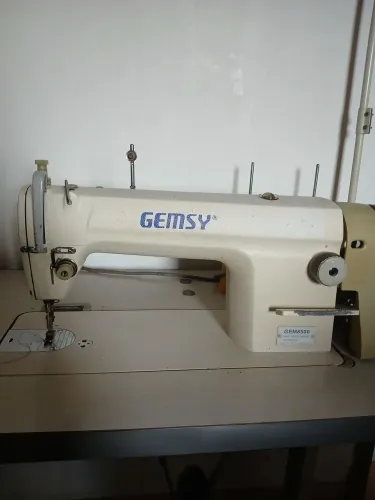 Vendo maquina reta industrial gemsy
