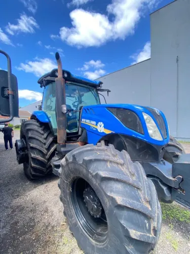Vende-se Trator de Pneu New Holland T7 260 ano: 2021